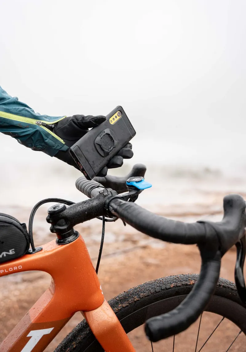 Quad Lock Universal Adaptor-1